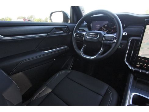 Used 2025 GMC Acadia Elevation w/ Elevation Premium Package FWD image 11