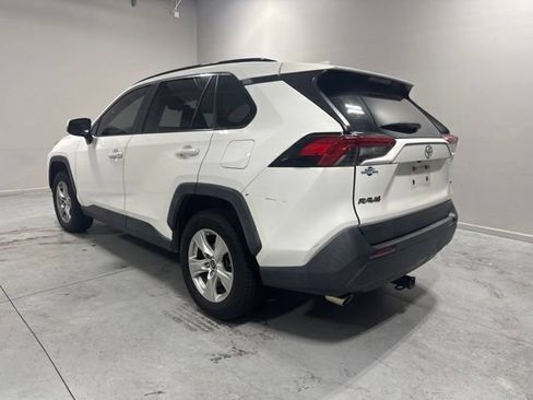 Used 2019 Toyota RAV4 XLE w/ Convenience Package FWD image 8