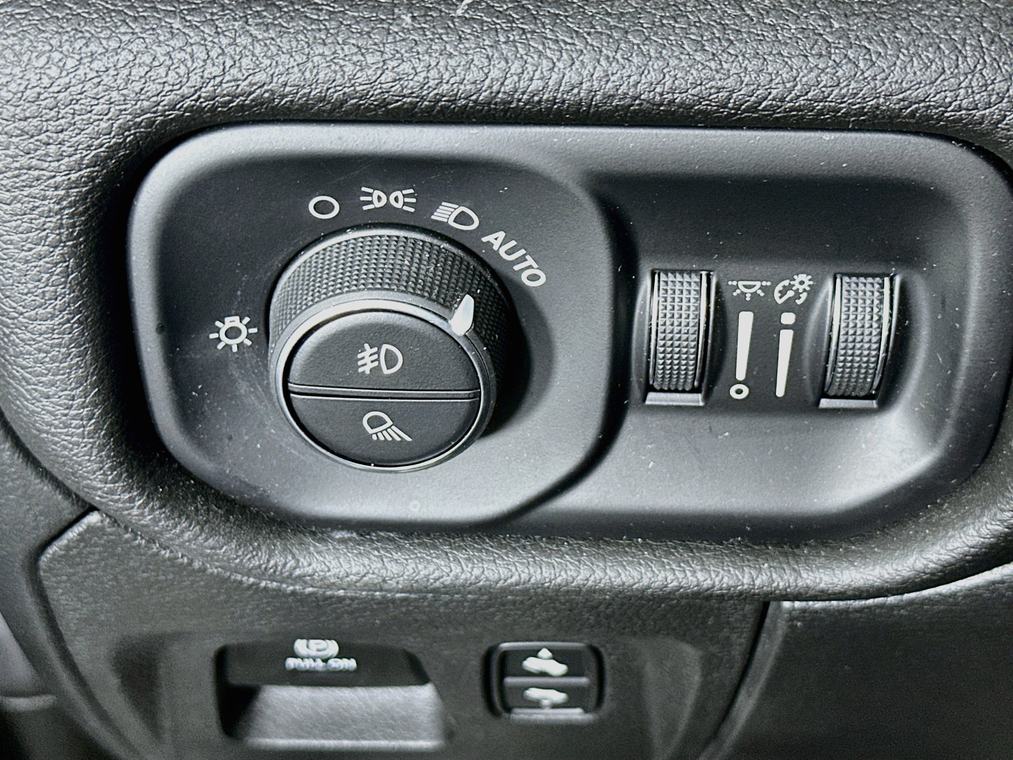 Used 2024 RAM 1500 Laramie RWD image 16