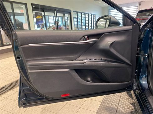 Used 2020 Toyota Camry LE image 13