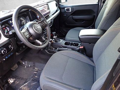 Used 2024 Jeep Wrangler Unlimited w/ Convenience Group AWD/4WD image 9