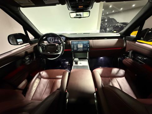 Used 2024 Land Rover Range Rover Long Wheelbase Autobiography image 36