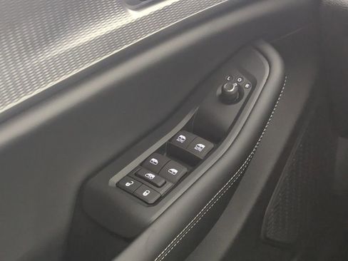 New 2025 Jeep Grand Cherokee Altitude image 19