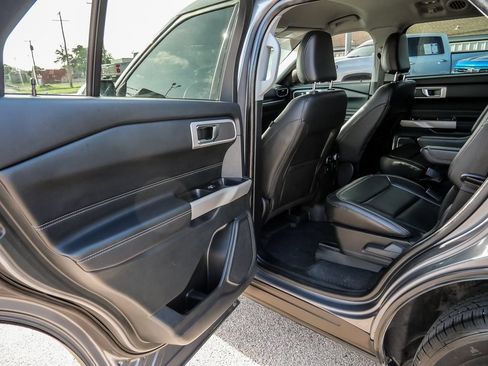 Used 2022 Ford Explorer XLT w/ Equipment Group 202A AWD/4WD image 45