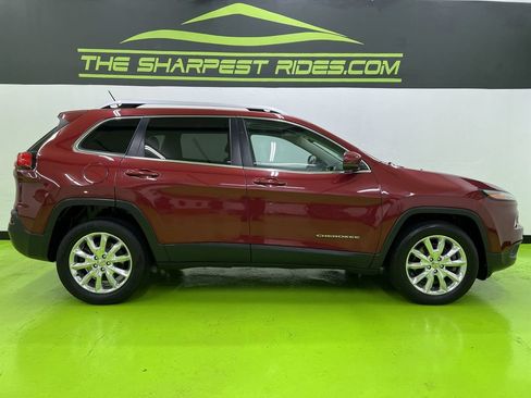 Used 2015 Jeep Cherokee Limited w/ Luxury Group AWD/4WD image 11