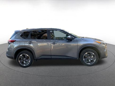 Used 2025 Nissan Rogue SV image 8