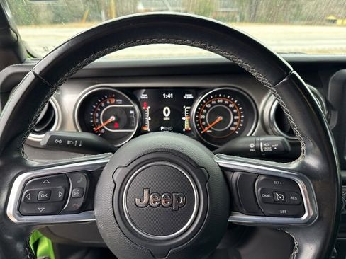 Used 2019 Jeep Wrangler Unlimited Sahara image 24