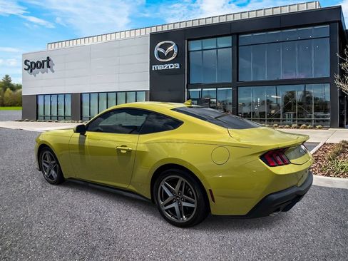 Used 2025 Ford Mustang Coupe RWD image 5
