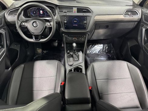 Used 2021 Volkswagen Tiguan SE image 12