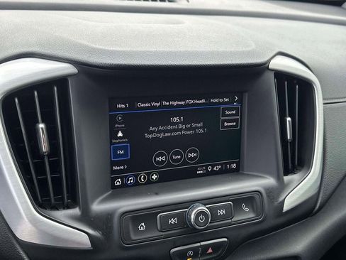 Used 2024 GMC Terrain SLE image 27