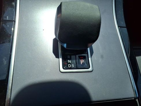 Used 2025 Land Rover Range Rover Velar Dynamic SE image 24