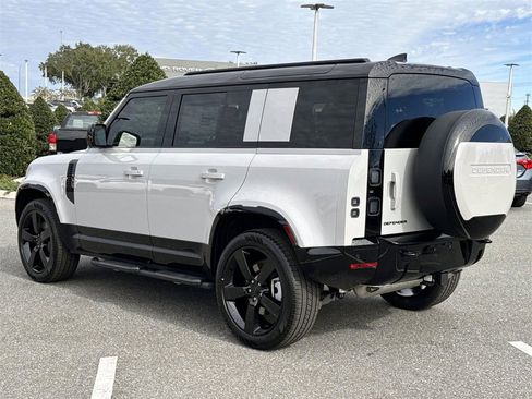 New 2026 Land Rover Defender 110 X-Dynamic SE image 3