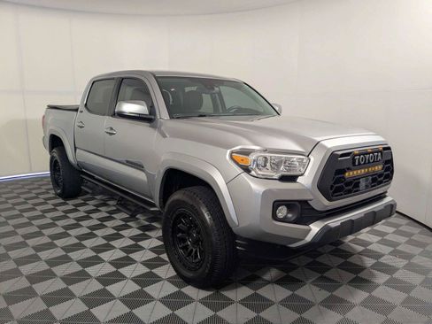 Used 2023 Toyota Tacoma SR5 w/ Technology Package RWD image 3