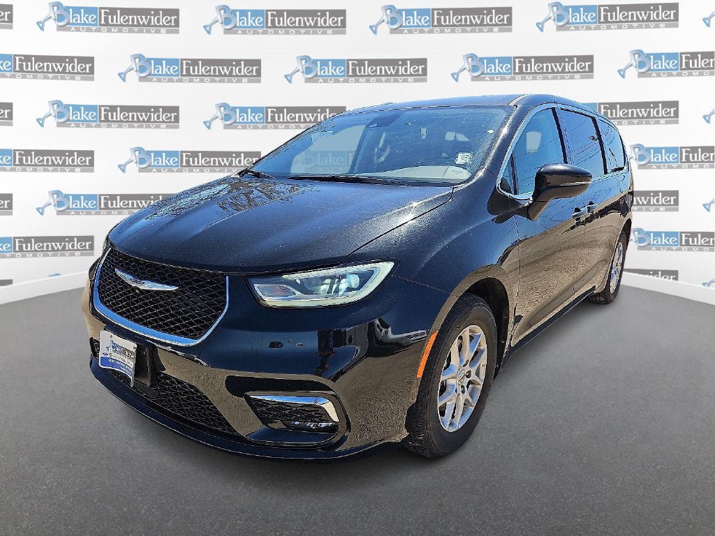 Used 2023 Chrysler Pacifica Touring-L FWD image 1