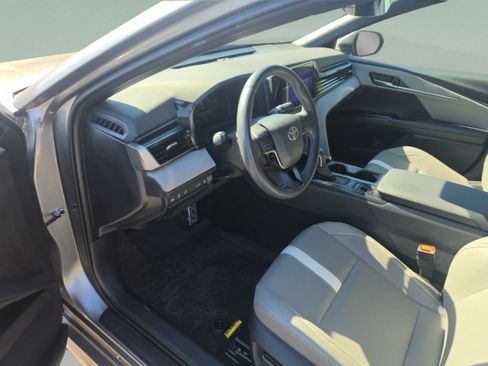 Used 2025 Toyota Camry SE FWD image 19