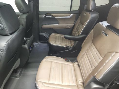 New 2026 GMC Acadia Denali Ultimate w/ LPO, Floor Liner Package AWD/4WD image 27