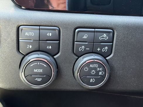 Used 2024 Chevrolet Silverado 2500 LTZ image 27