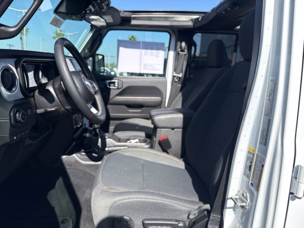Certified 2025 Jeep Wrangler Unlimited Sahara w/ Safety Group AWD/4WD image 15