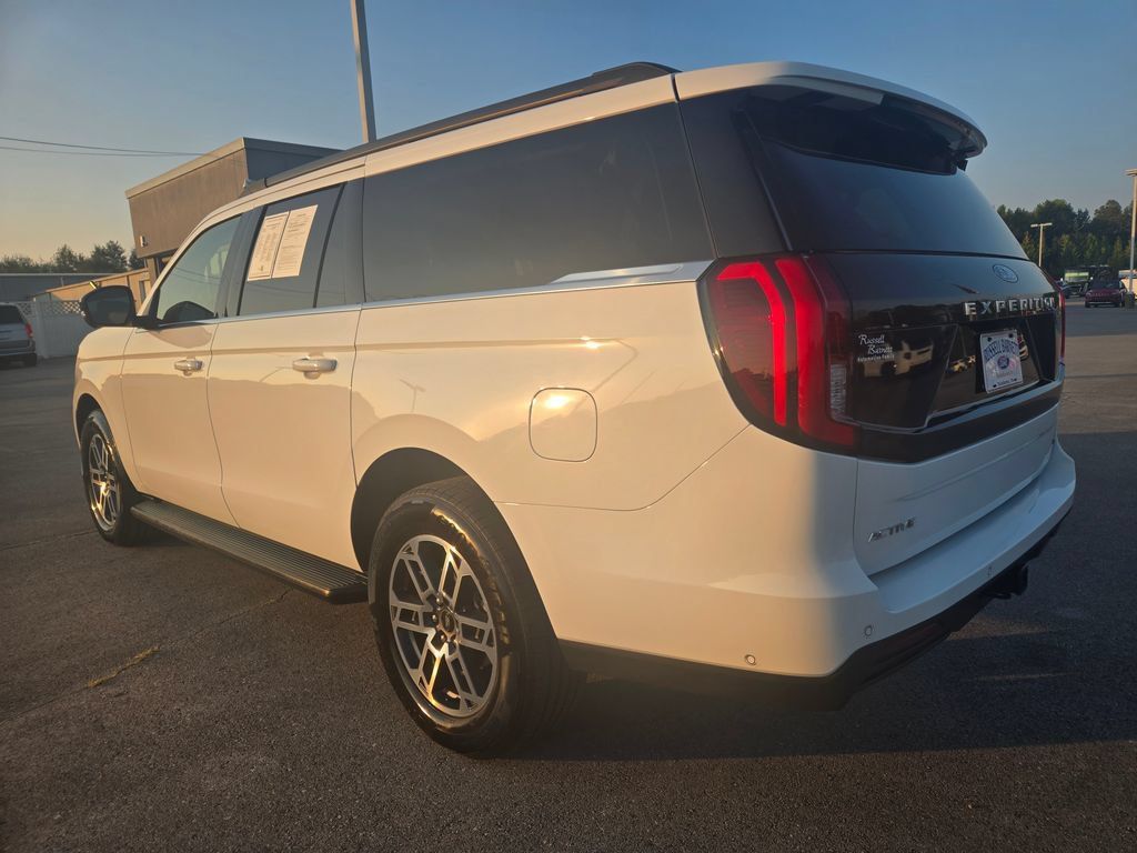 Used 2025 Ford Expedition Max Active RWD image 3