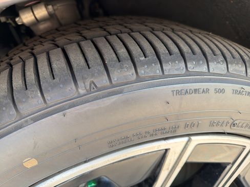 Used 2023 BMW 760i xDrive w/ Executive Package image 12