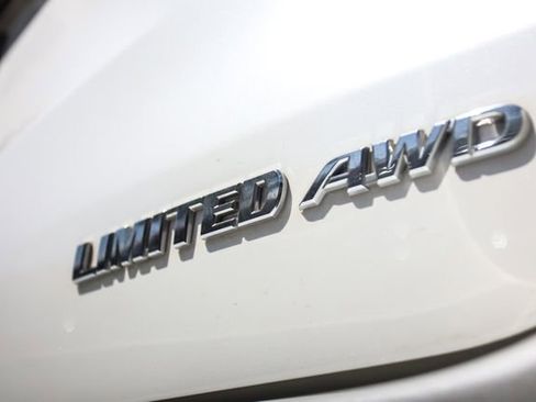 Used 2017 Toyota Highlander Limited w/ Carpet Mat Package image 45