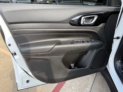 New 2026 Jeep Compass Latitude image 12