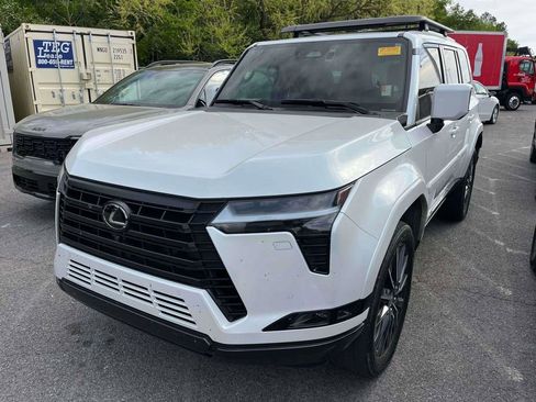 Used 2024 Lexus GX 550 image 4
