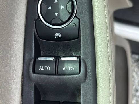 Used 2014 Ford Explorer XLT w/ Equipment Group 202A AWD/4WD image 21