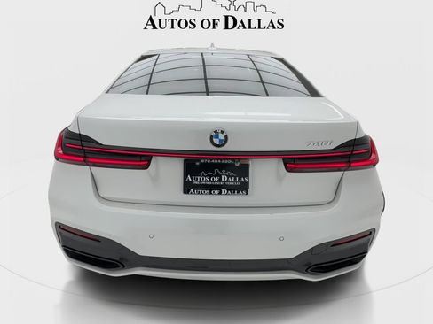 Used 2022 BMW 740i w/ Luxury Rear Seating Package RWD image 9