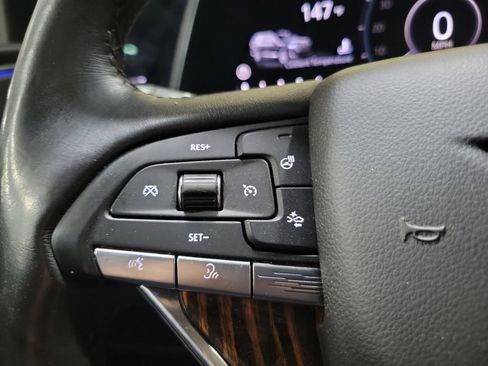 Used 2021 Cadillac Escalade Premium Luxury AWD/4WD image 15