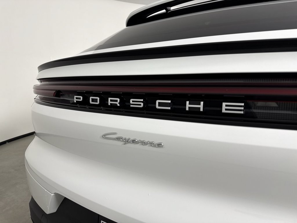 Certified 2024 Porsche Cayenne Coupe w/ Premium Package Plus AWD/4WD image 18
