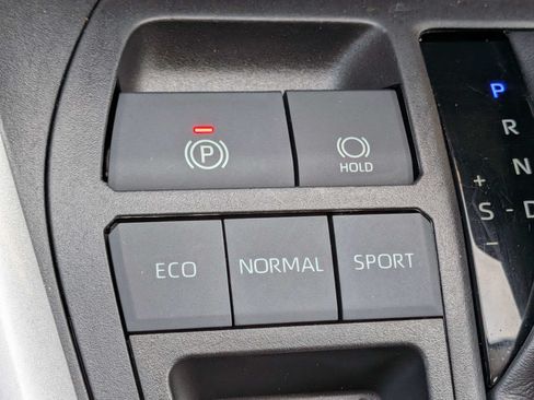 Used 2022 Toyota RAV4 LE FWD image 28