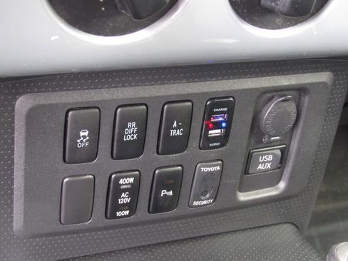 Used 2014 Toyota FJ Cruiser 4WD w/ Upgrade Package image 24