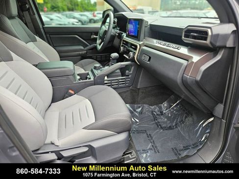 Used 2024 Toyota Tacoma TRD Off-Road image 11