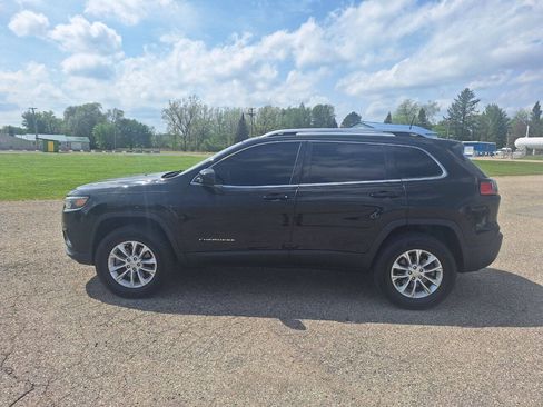 Used 2019 Jeep Cherokee Latitude w/ Popular Appearance Group AWD/4WD image 1