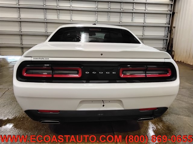 Used 2019 Dodge Challenger SXT RWD image 8