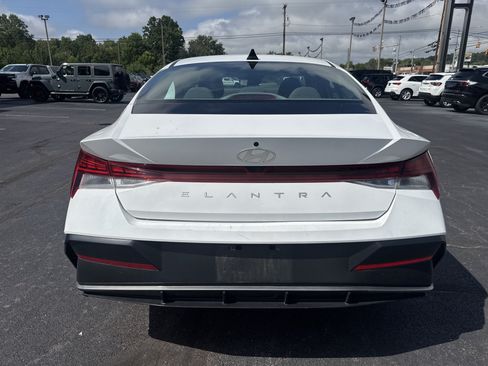 Used 2025 Hyundai Elantra SEL FWD image 4