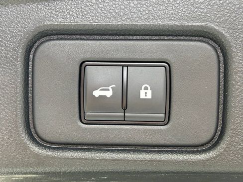 Used 2024 Nissan Pathfinder SV w/ SV Premium Package AWD/4WD image 15