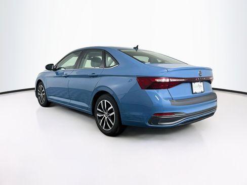 Used 2025 Volkswagen Jetta SE FWD image 5