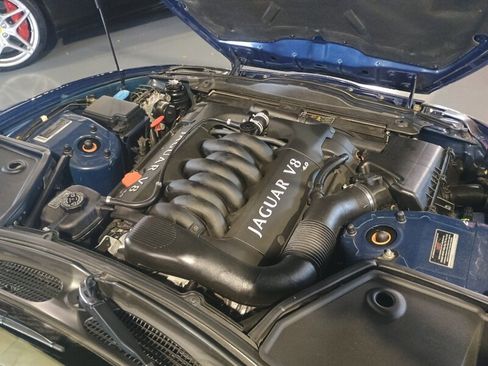 Used 2001 Jaguar XK8 Convertible image 41