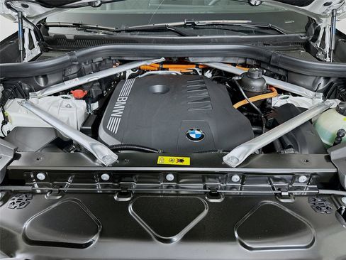 New 2026 BMW X5 xDrive50e w/ Executive Package image 32