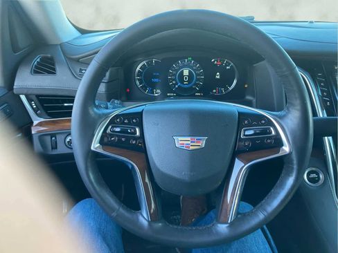 Used 2019 Cadillac Escalade Luxury w/ LPO, Radiant Package image 20