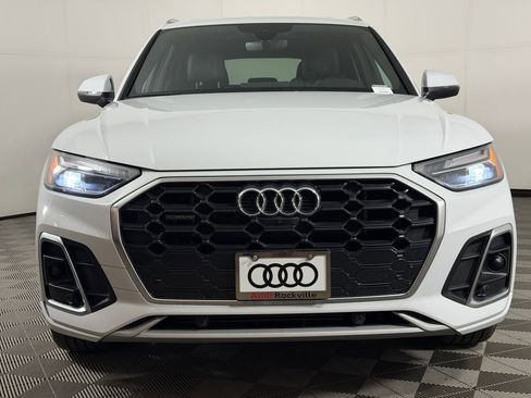 Used 2022 Audi Q5 e Premium Plus w/ Premium Plus Package AWD/4WD image 6