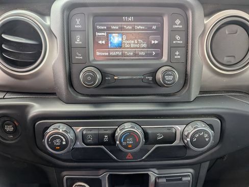 Used 2020 Jeep Wrangler Sport AWD/4WD image 26
