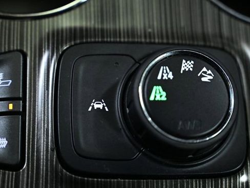 Used 2023 GMC Acadia SLT image 26