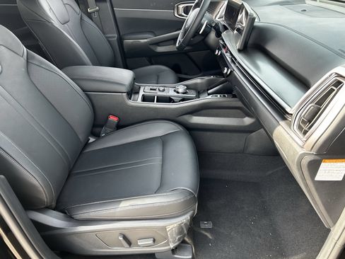 Used 2025 Kia Sorento EX AWD/4WD image 10