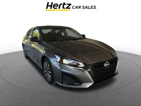 Used 2025 Nissan Altima 2.5 SV image 1