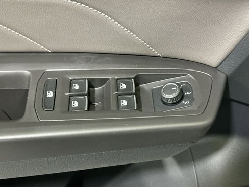 Used 2022 Volkswagen Atlas Cross Sport SE image 16