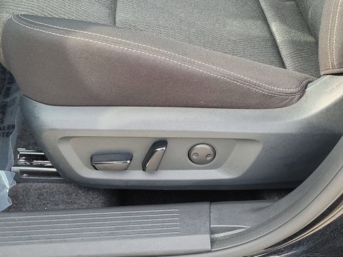 Used 2025 Nissan Rogue SV image 28