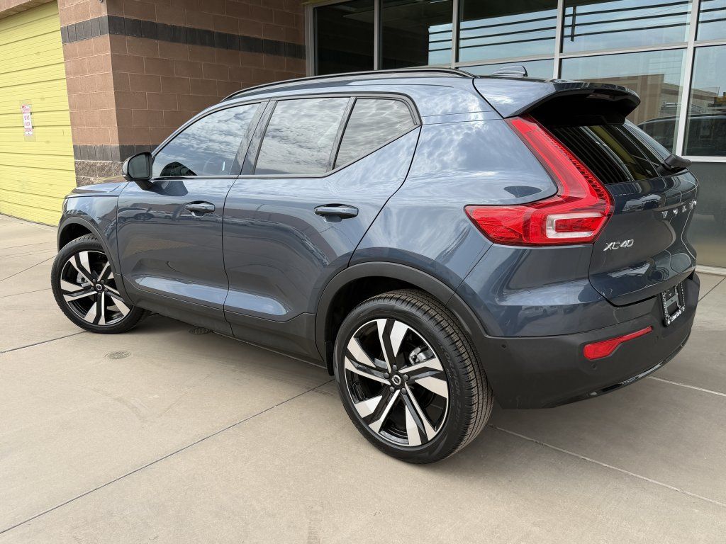 Used 2026 Volvo XC40 B4 Plus FWD image 5